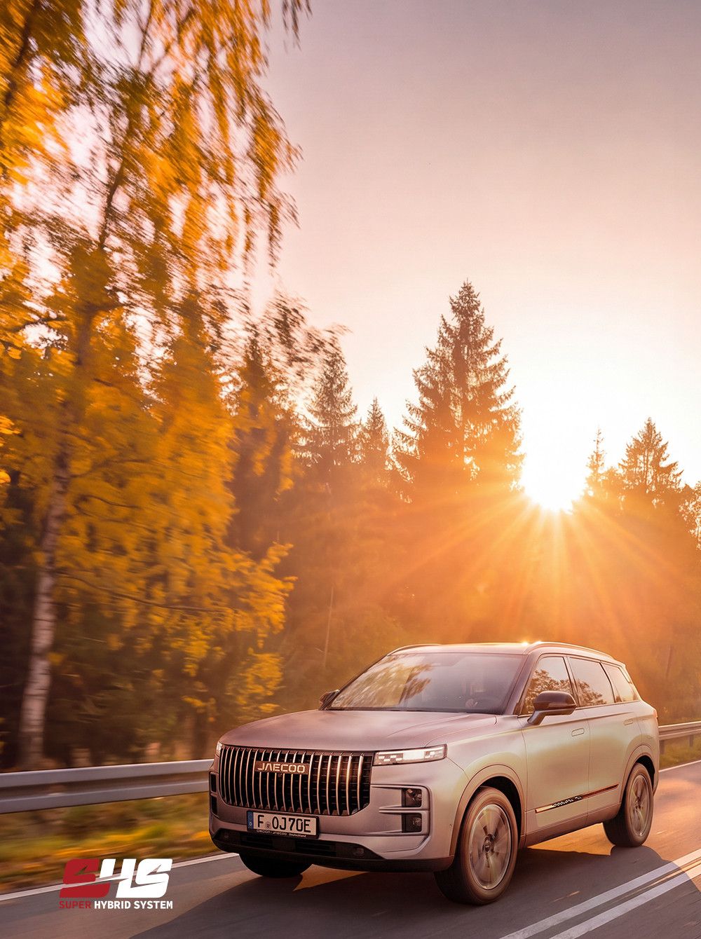 JAECOO 7 PHEV in Herbstlandschaft