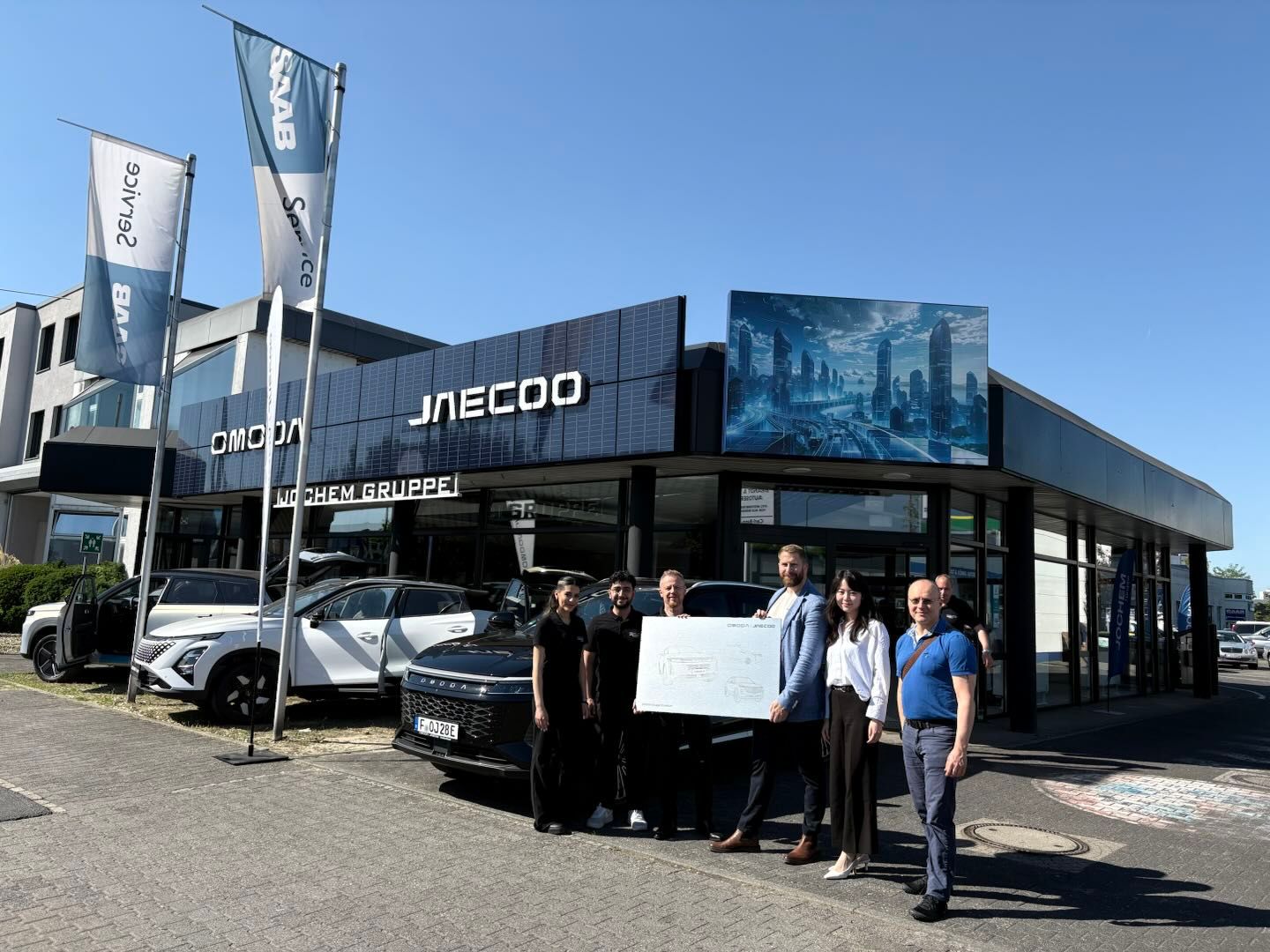 Team des Autohaus Jochem vor dem Standort in Frankfurt